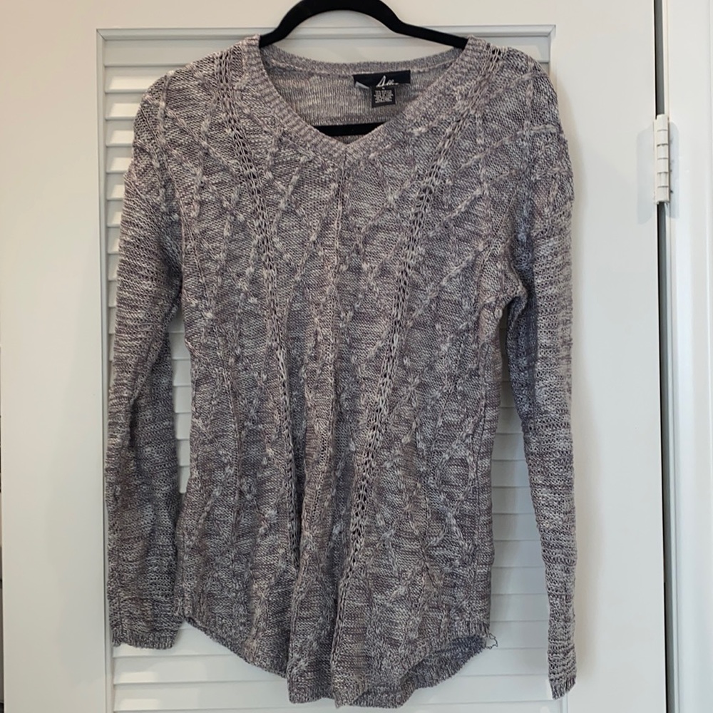Grey long sleeve shirt/Sweater